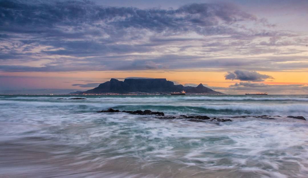 Bloubergstrand med Tablemountain i solnedgang