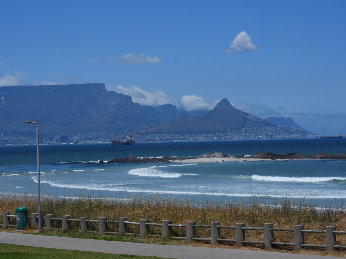 Utsikt fra Bloubergstrand mot Tablemountain